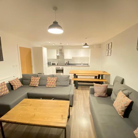 3 Bedrooms Double Or Single Beds, 2 Parking Spaces! Wifi & Smart Tv'S, Balcony Portsmouth Exterior photo