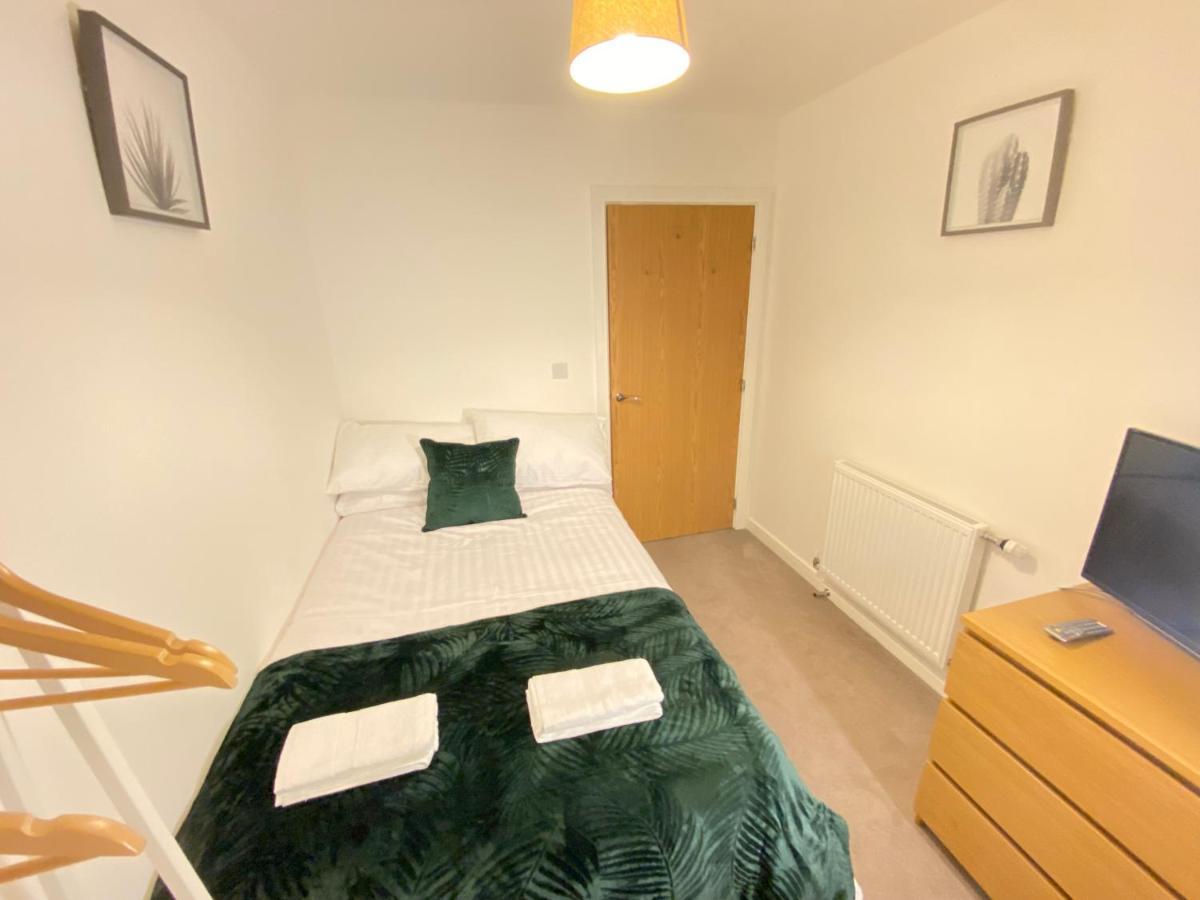 3 Bedrooms Double Or Single Beds, 2 Parking Spaces! Wifi & Smart Tv'S, Balcony Portsmouth Exterior photo