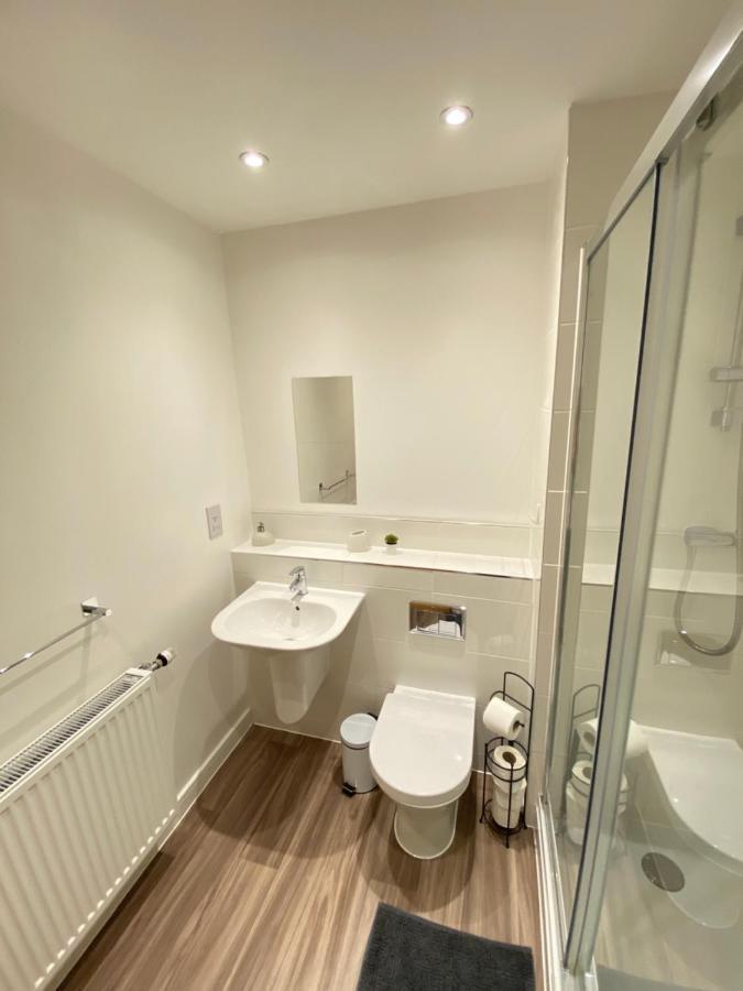3 Bedrooms Double Or Single Beds, 2 Parking Spaces! Wifi & Smart Tv'S, Balcony Portsmouth Exterior photo