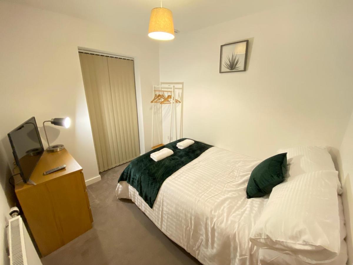 3 Bedrooms Double Or Single Beds, 2 Parking Spaces! Wifi & Smart Tv'S, Balcony Portsmouth Exterior photo