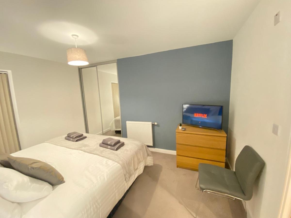 3 Bedrooms Double Or Single Beds, 2 Parking Spaces! Wifi & Smart Tv'S, Balcony Portsmouth Exterior photo